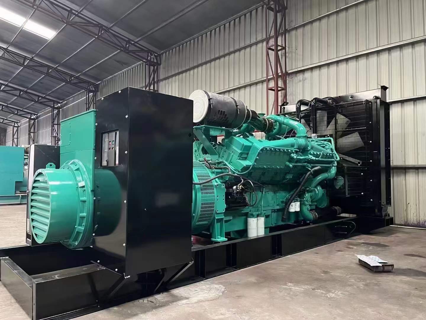 新华如何降低 800kW 柴油发电机输出电流的波动？