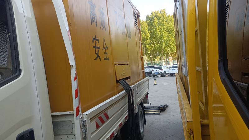 新华如何判断柴油发电机组和UPS电源的切换时间是否符合要求？