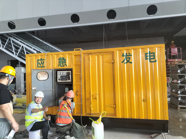 新华怎样判断空气滤清器是否需要更换？